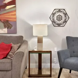 modern-old-town-1-bedroom-condo.scottsdalehotels.org/