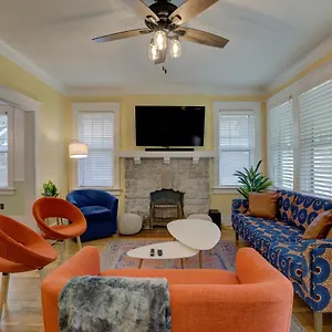 vintage-vibes-in-walkable-midtown-spacious-bungalow.memphishotelsnow.com/