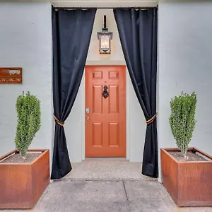  Holiday home The Lincoln Loft, Near Forsyth Park With Free Parking