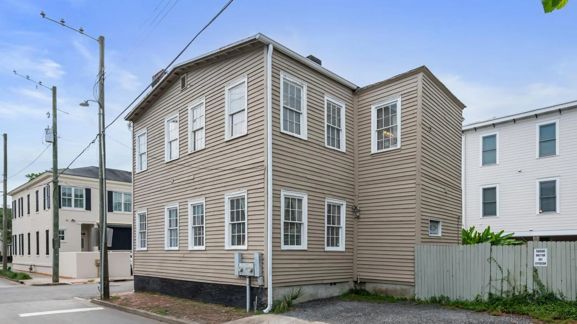 Apartment Gallery Art Off St Parking Near Forsyth Park Savannah United States