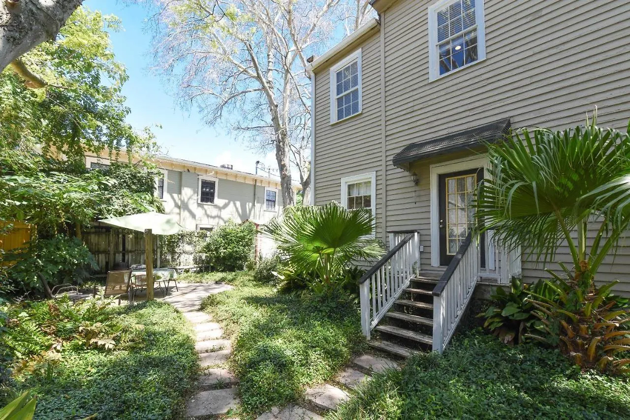 Apartment Gallery Art Off St Parking Near Forsyth Park Savannah United States